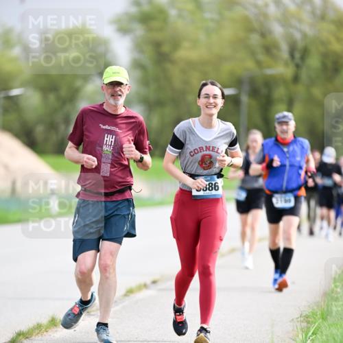 07.04.2024 - 43. Internationalen Wilhelmsburger Insellauf Dr. Thomas Lammeyer http://msf.ph/oto/6044282 07.04.2024 10:44:24 Laufen 886 meine-sportfotos.de
