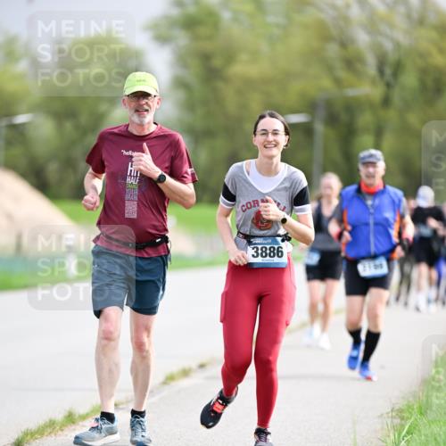 07.04.2024 - 43. Internationalen Wilhelmsburger Insellauf Dr. Thomas Lammeyer http://msf.ph/oto/6044283 07.04.2024 10:44:24 Laufen 3886 meine-sportfotos.de