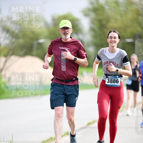 07.04.2024 - 43. Internationalen Wilhelmsburger Insellauf Dr. Thomas Lammeyer http://msf.ph/oto/6044292 07.04.2024 10:44:24 Laufen 3886 meine-sportfotos.de