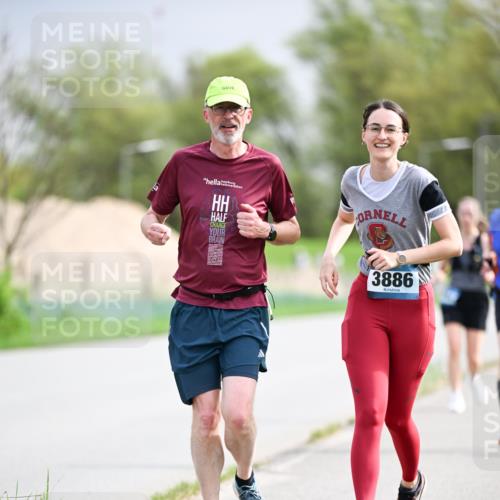 07.04.2024 - 43. Internationalen Wilhelmsburger Insellauf Dr. Thomas Lammeyer http://msf.ph/oto/6044296 07.04.2024 10:44:25 Laufen 3886 meine-sportfotos.de
