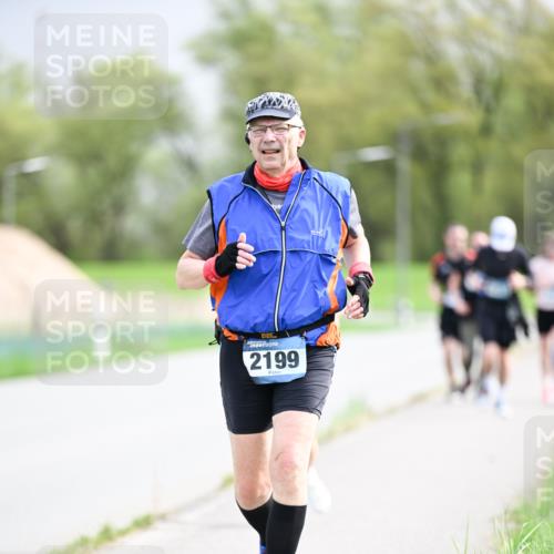 07.04.2024 - 43. Internationalen Wilhelmsburger Insellauf Dr. Thomas Lammeyer http://msf.ph/oto/6044315 07.04.2024 10:44:29 Laufen 2199 meine-sportfotos.de