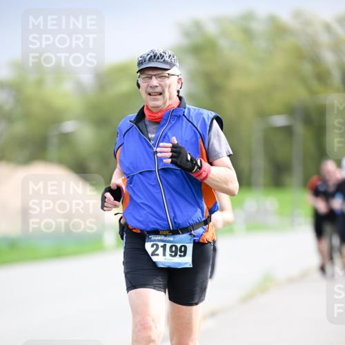 07.04.2024 - 43. Internationalen Wilhelmsburger Insellauf Dr. Thomas Lammeyer http://msf.ph/oto/6044339 07.04.2024 10:44:30 Laufen 2199 meine-sportfotos.de