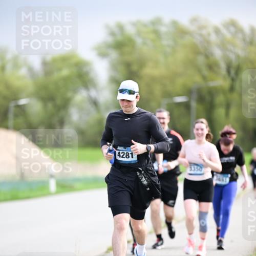 07.04.2024 - 43. Internationalen Wilhelmsburger Insellauf Dr. Thomas Lammeyer http://msf.ph/oto/6044383 07.04.2024 10:44:37 Laufen 4281 meine-sportfotos.de