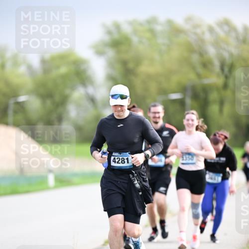 07.04.2024 - 43. Internationalen Wilhelmsburger Insellauf Dr. Thomas Lammeyer http://msf.ph/oto/6044386 07.04.2024 10:44:37 Laufen 4281 meine-sportfotos.de