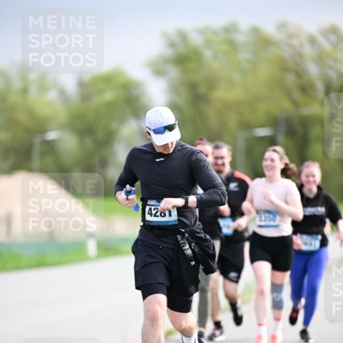 07.04.2024 - 43. Internationalen Wilhelmsburger Insellauf Dr. Thomas Lammeyer http://msf.ph/oto/6044402 07.04.2024 10:44:38 Laufen 4281 meine-sportfotos.de