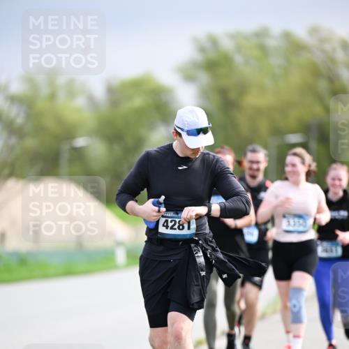 07.04.2024 - 43. Internationalen Wilhelmsburger Insellauf Dr. Thomas Lammeyer http://msf.ph/oto/6044410 07.04.2024 10:44:38 Laufen 4281, 121 meine-sportfotos.de
