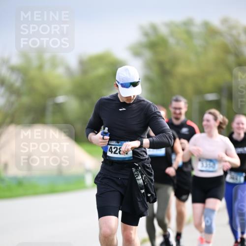 07.04.2024 - 43. Internationalen Wilhelmsburger Insellauf Dr. Thomas Lammeyer http://msf.ph/oto/6044412 07.04.2024 10:44:38 Laufen 428 meine-sportfotos.de