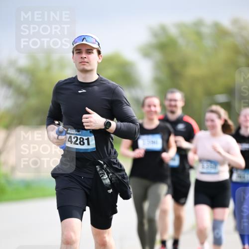 07.04.2024 - 43. Internationalen Wilhelmsburger Insellauf Dr. Thomas Lammeyer http://msf.ph/oto/6044418 07.04.2024 10:44:39 Laufen 4281 meine-sportfotos.de