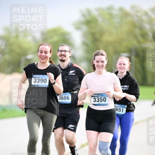 07.04.2024 - 43. Internationalen Wilhelmsburger Insellauf Dr. Thomas Lammeyer http://msf.ph/oto/6044439 07.04.2024 10:44:41 Laufen 3390, 3686, 3350, 651 meine-sportfotos.de