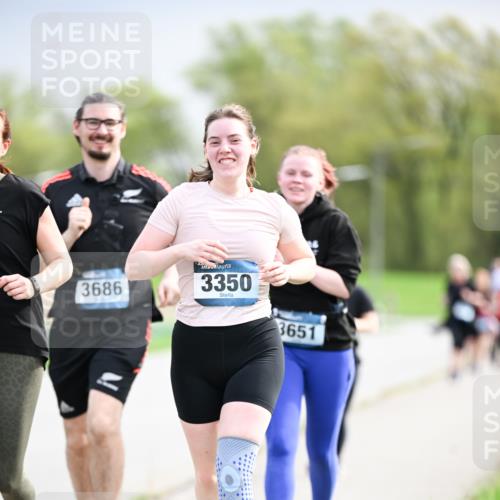 07.04.2024 - 43. Internationalen Wilhelmsburger Insellauf Dr. Thomas Lammeyer http://msf.ph/oto/6044451 07.04.2024 10:44:42 Laufen 3686, 3350, 3651 meine-sportfotos.de