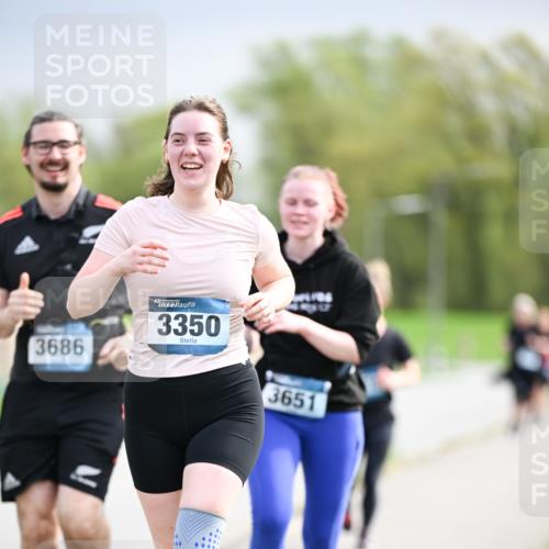 07.04.2024 - 43. Internationalen Wilhelmsburger Insellauf Dr. Thomas Lammeyer http://msf.ph/oto/6044466 07.04.2024 10:44:43 Laufen 3686, 3350, 3651 meine-sportfotos.de