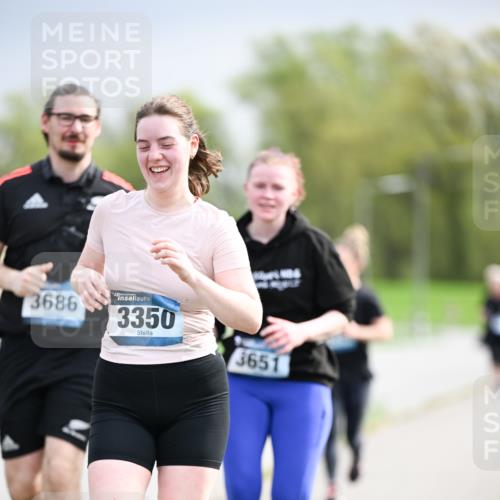 07.04.2024 - 43. Internationalen Wilhelmsburger Insellauf Dr. Thomas Lammeyer http://msf.ph/oto/6044472 07.04.2024 10:44:43 Laufen 3686, 3350, 3651 meine-sportfotos.de