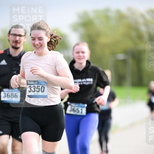 07.04.2024 - 43. Internationalen Wilhelmsburger Insellauf Dr. Thomas Lammeyer http://msf.ph/oto/6044474 07.04.2024 10:44:43 Laufen 3686, 3350, 3651 meine-sportfotos.de