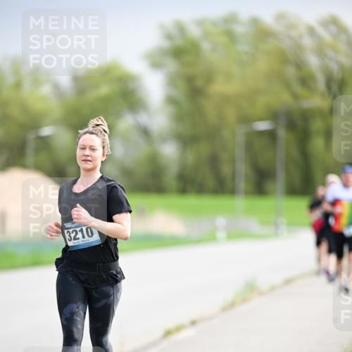 07.04.2024 - 43. Internationalen Wilhelmsburger Insellauf Dr. Thomas Lammeyer http://msf.ph/oto/6044508 07.04.2024 10:44:46 Laufen 3210 meine-sportfotos.de