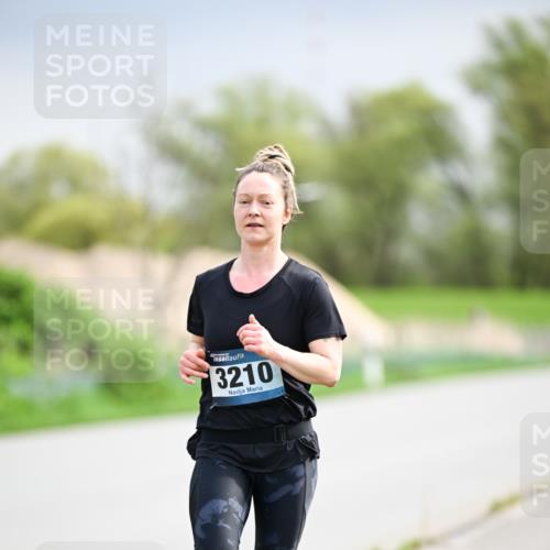 07.04.2024 - 43. Internationalen Wilhelmsburger Insellauf Dr. Thomas Lammeyer http://msf.ph/oto/6044537 07.04.2024 10:44:48 Laufen 3210 meine-sportfotos.de