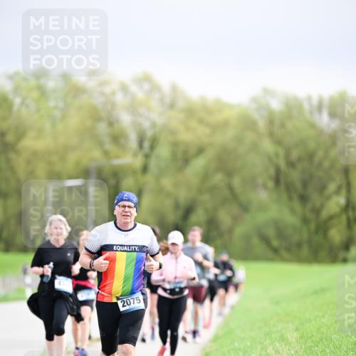 07.04.2024 - 43. Internationalen Wilhelmsburger Insellauf Dr. Thomas Lammeyer http://msf.ph/oto/6044547 07.04.2024 10:44:53 Laufen 2075 meine-sportfotos.de