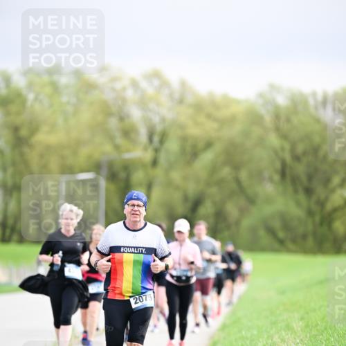 07.04.2024 - 43. Internationalen Wilhelmsburger Insellauf Dr. Thomas Lammeyer http://msf.ph/oto/6044550 07.04.2024 10:44:53 Laufen 2075 meine-sportfotos.de