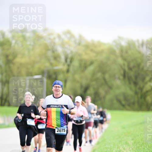 07.04.2024 - 43. Internationalen Wilhelmsburger Insellauf Dr. Thomas Lammeyer http://msf.ph/oto/6044554 07.04.2024 10:44:53 Laufen 2075 meine-sportfotos.de