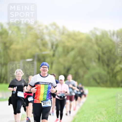 07.04.2024 - 43. Internationalen Wilhelmsburger Insellauf Dr. Thomas Lammeyer http://msf.ph/oto/6044563 07.04.2024 10:44:54 Laufen 2075 meine-sportfotos.de