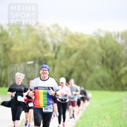 07.04.2024 - 43. Internationalen Wilhelmsburger Insellauf Dr. Thomas Lammeyer http://msf.ph/oto/6044567 07.04.2024 10:44:54 Laufen 2075 meine-sportfotos.de