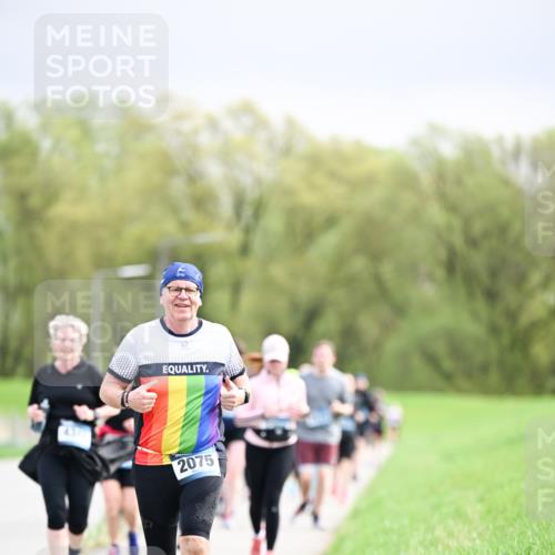 07.04.2024 - 43. Internationalen Wilhelmsburger Insellauf Dr. Thomas Lammeyer http://msf.ph/oto/6044575 07.04.2024 10:44:55 Laufen 2075 meine-sportfotos.de