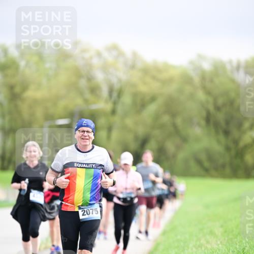 07.04.2024 - 43. Internationalen Wilhelmsburger Insellauf Dr. Thomas Lammeyer http://msf.ph/oto/6044579 07.04.2024 10:44:55 Laufen 2075 meine-sportfotos.de