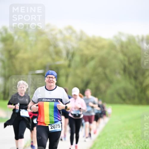 07.04.2024 - 43. Internationalen Wilhelmsburger Insellauf Dr. Thomas Lammeyer http://msf.ph/oto/6044581 07.04.2024 10:44:55 Laufen 2075 meine-sportfotos.de