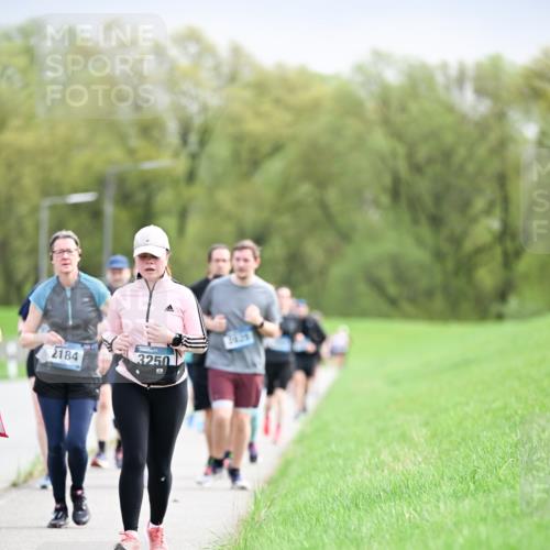 07.04.2024 - 43. Internationalen Wilhelmsburger Insellauf Dr. Thomas Lammeyer http://msf.ph/oto/6044584 07.04.2024 10:44:59 Laufen 2184, 3250, 2929 meine-sportfotos.de