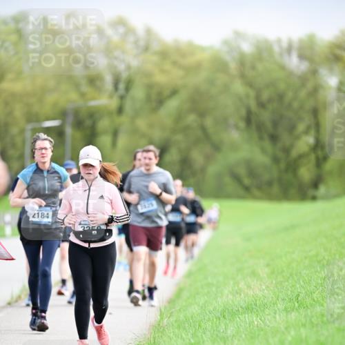 07.04.2024 - 43. Internationalen Wilhelmsburger Insellauf Dr. Thomas Lammeyer http://msf.ph/oto/6044587 07.04.2024 10:44:59 Laufen 2184, 2250, 2829 meine-sportfotos.de
