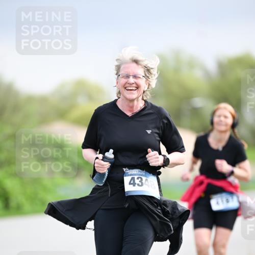 07.04.2024 - 43. Internationalen Wilhelmsburger Insellauf Dr. Thomas Lammeyer http://msf.ph/oto/6044600 07.04.2024 10:45:01 Laufen 4348 meine-sportfotos.de