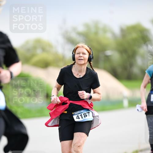 07.04.2024 - 43. Internationalen Wilhelmsburger Insellauf Dr. Thomas Lammeyer http://msf.ph/oto/6044615 07.04.2024 10:45:03 Laufen 4187 meine-sportfotos.de