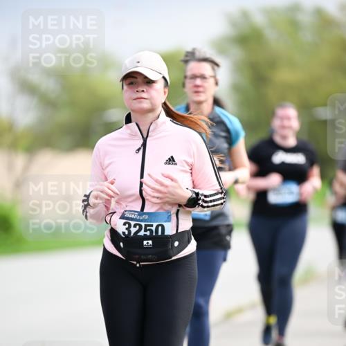 07.04.2024 - 43. Internationalen Wilhelmsburger Insellauf Dr. Thomas Lammeyer http://msf.ph/oto/6044641 07.04.2024 10:45:04 Laufen 3250 meine-sportfotos.de