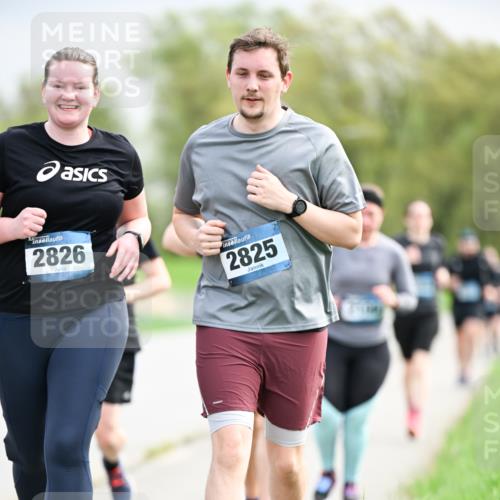 07.04.2024 - 43. Internationalen Wilhelmsburger Insellauf Dr. Thomas Lammeyer http://msf.ph/oto/6044675 07.04.2024 10:45:07 Laufen 2826, 2825 meine-sportfotos.de