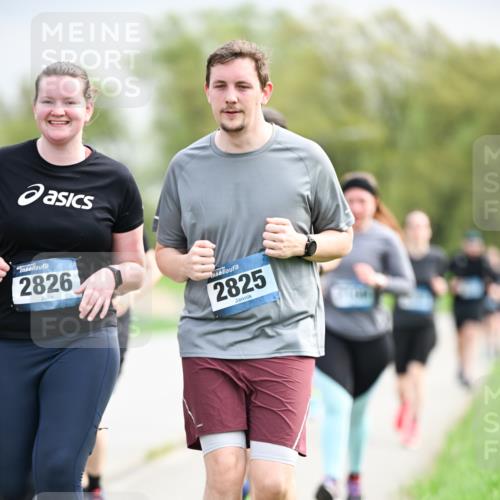 07.04.2024 - 43. Internationalen Wilhelmsburger Insellauf Dr. Thomas Lammeyer http://msf.ph/oto/6044678 07.04.2024 10:45:07 Laufen 2826, 2825 meine-sportfotos.de