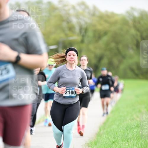 07.04.2024 - 43. Internationalen Wilhelmsburger Insellauf Dr. Thomas Lammeyer http://msf.ph/oto/6044688 07.04.2024 10:45:09 Laufen 2100 meine-sportfotos.de