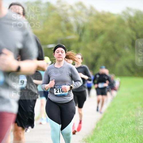 07.04.2024 - 43. Internationalen Wilhelmsburger Insellauf Dr. Thomas Lammeyer http://msf.ph/oto/6044696 07.04.2024 10:45:09 Laufen 9, 210 meine-sportfotos.de
