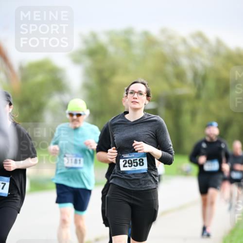 07.04.2024 - 43. Internationalen Wilhelmsburger Insellauf Dr. Thomas Lammeyer http://msf.ph/oto/6044722 07.04.2024 10:45:14 Laufen 57, 3181, 2958 meine-sportfotos.de