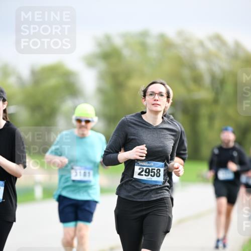 07.04.2024 - 43. Internationalen Wilhelmsburger Insellauf Dr. Thomas Lammeyer http://msf.ph/oto/6044729 07.04.2024 10:45:14 Laufen 2958 meine-sportfotos.de
