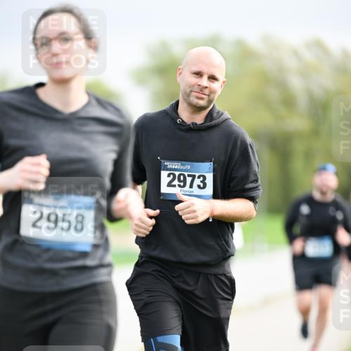 07.04.2024 - 43. Internationalen Wilhelmsburger Insellauf Dr. Thomas Lammeyer http://msf.ph/oto/6044749 07.04.2024 10:45:16 Laufen 2958, 2973 meine-sportfotos.de