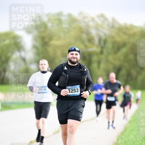 07.04.2024 - 43. Internationalen Wilhelmsburger Insellauf Dr. Thomas Lammeyer http://msf.ph/oto/6044775 07.04.2024 10:45:19 Laufen 3253 meine-sportfotos.de