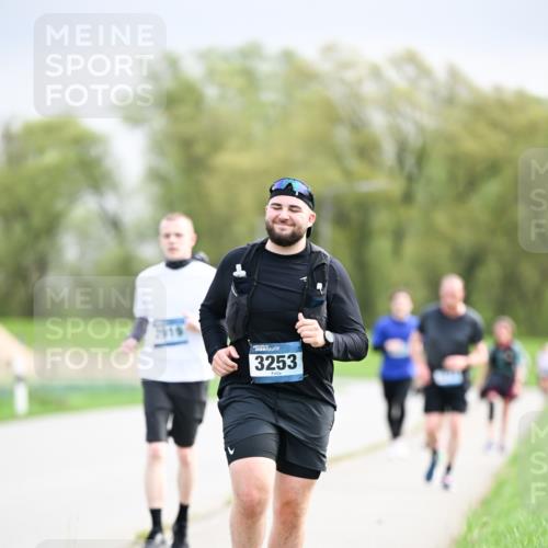07.04.2024 - 43. Internationalen Wilhelmsburger Insellauf Dr. Thomas Lammeyer http://msf.ph/oto/6044779 07.04.2024 10:45:20 Laufen 3253 meine-sportfotos.de