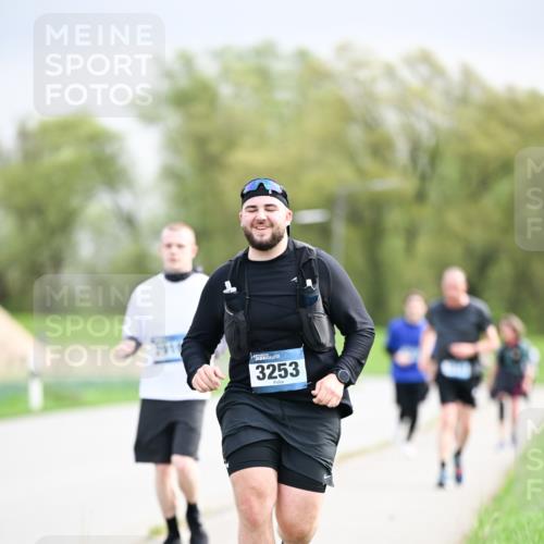 07.04.2024 - 43. Internationalen Wilhelmsburger Insellauf Dr. Thomas Lammeyer http://msf.ph/oto/6044785 07.04.2024 10:45:20 Laufen 3253 meine-sportfotos.de