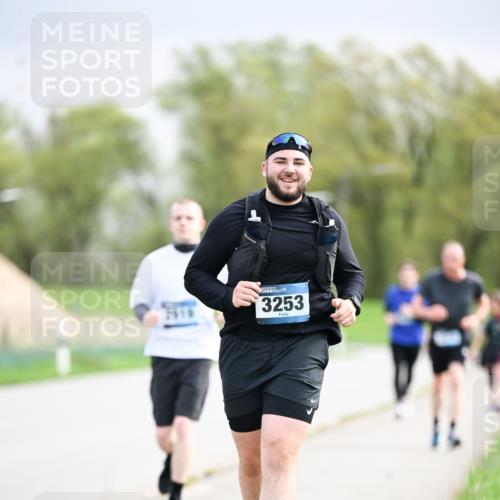07.04.2024 - 43. Internationalen Wilhelmsburger Insellauf Dr. Thomas Lammeyer http://msf.ph/oto/6044791 07.04.2024 10:45:20 Laufen 3253 meine-sportfotos.de