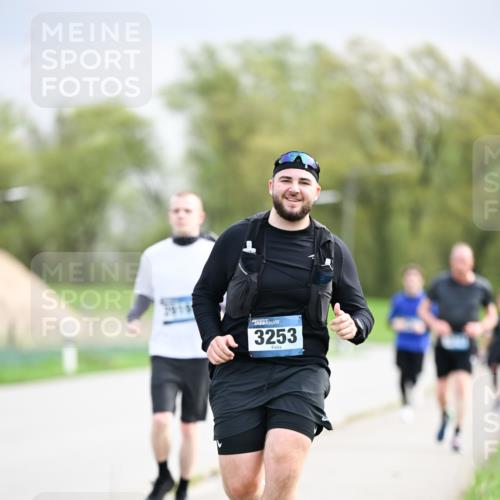 07.04.2024 - 43. Internationalen Wilhelmsburger Insellauf Dr. Thomas Lammeyer http://msf.ph/oto/6044794 07.04.2024 10:45:20 Laufen 3253 meine-sportfotos.de