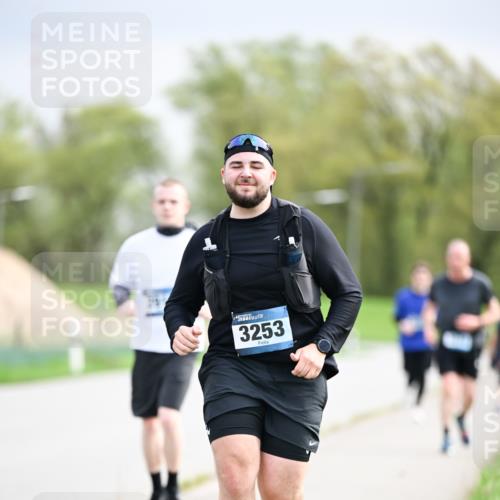 07.04.2024 - 43. Internationalen Wilhelmsburger Insellauf Dr. Thomas Lammeyer http://msf.ph/oto/6044803 07.04.2024 10:45:21 Laufen 3253 meine-sportfotos.de