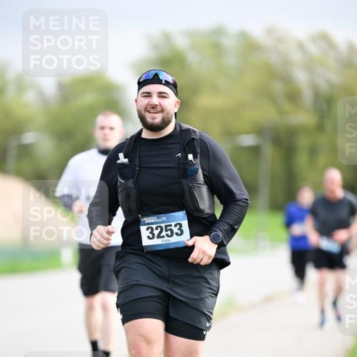 07.04.2024 - 43. Internationalen Wilhelmsburger Insellauf Dr. Thomas Lammeyer http://msf.ph/oto/6044822 07.04.2024 10:45:21 Laufen 3253 meine-sportfotos.de