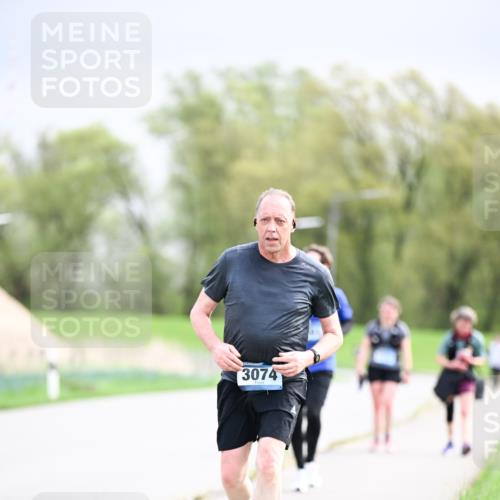 07.04.2024 - 43. Internationalen Wilhelmsburger Insellauf Dr. Thomas Lammeyer http://msf.ph/oto/6044857 07.04.2024 10:45:28 Laufen 3074 meine-sportfotos.de