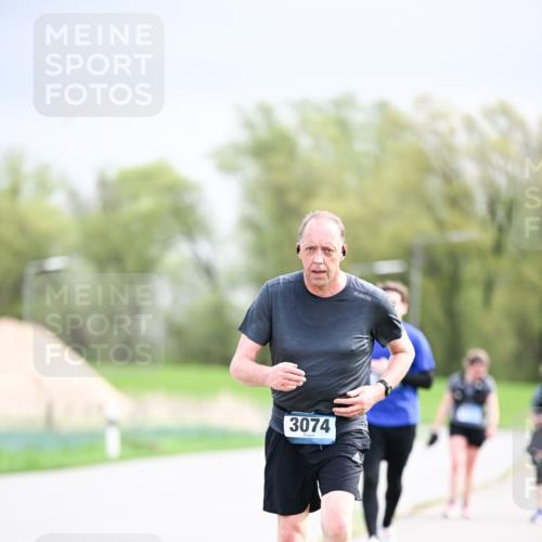 07.04.2024 - 43. Internationalen Wilhelmsburger Insellauf Dr. Thomas Lammeyer http://msf.ph/oto/6044865 07.04.2024 10:45:28 Laufen 3074 meine-sportfotos.de