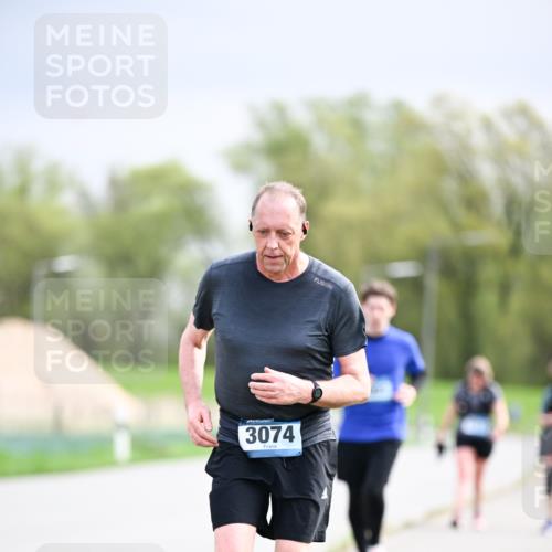 07.04.2024 - 43. Internationalen Wilhelmsburger Insellauf Dr. Thomas Lammeyer http://msf.ph/oto/6044881 07.04.2024 10:45:29 Laufen 3074 meine-sportfotos.de