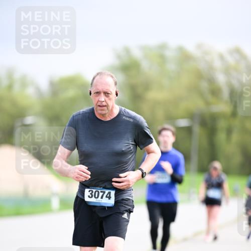 07.04.2024 - 43. Internationalen Wilhelmsburger Insellauf Dr. Thomas Lammeyer http://msf.ph/oto/6044887 07.04.2024 10:45:30 Laufen 3074 meine-sportfotos.de